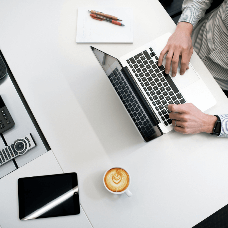 L'essor d'Internet a ouvert de nouvelles opportunités pour les entrepreneurs du monde entier. Grâce à la puissance du web, il est désormais possible de développer un business en ligne dans différentes niches, chacune ayant son potentiel de rentabilité. Dans cet article, nous allons explorer en profondeur les niches les plus lucratives pour vous aider à choisir celle qui convient le mieux à votre projet.